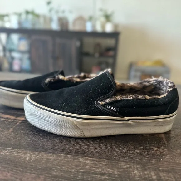 Vans - Platform Black Suede Slip-On Shoes with Fur Lining - Picture 4 of 5